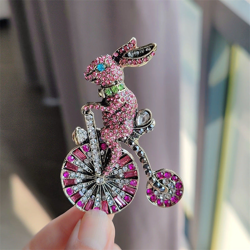 Vintage Pink Cute Rabbit Riding Bicycle Brooch Alloy Rhinestone Inlaid Lapel Pin Small Suit Accessory Fashion Jewelry For Women