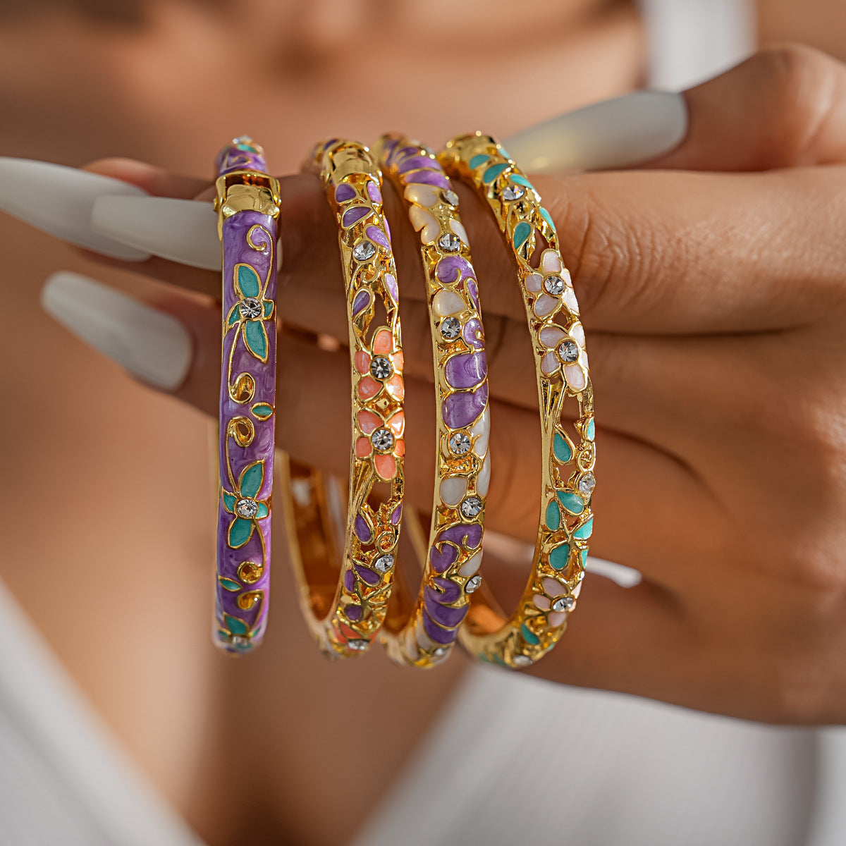 Vintage European Enamel Flower Bangle For Women Gold Plated Resin Rhinestone Hinged Round Bracelet Fashion Jewelry