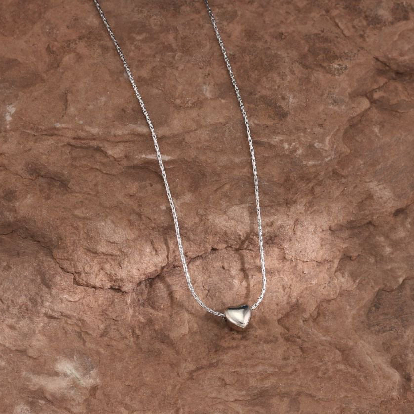 Minimalist Gold Heart Collarbone Necklace — Titanium Steel, 18K Gold Plated