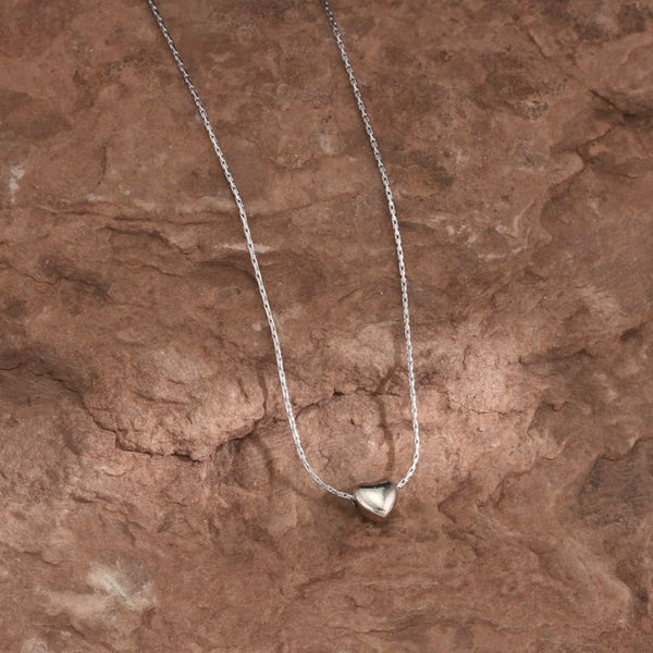 Minimalist Gold Heart Collarbone Necklace — Titanium Steel, 18K Gold Plated