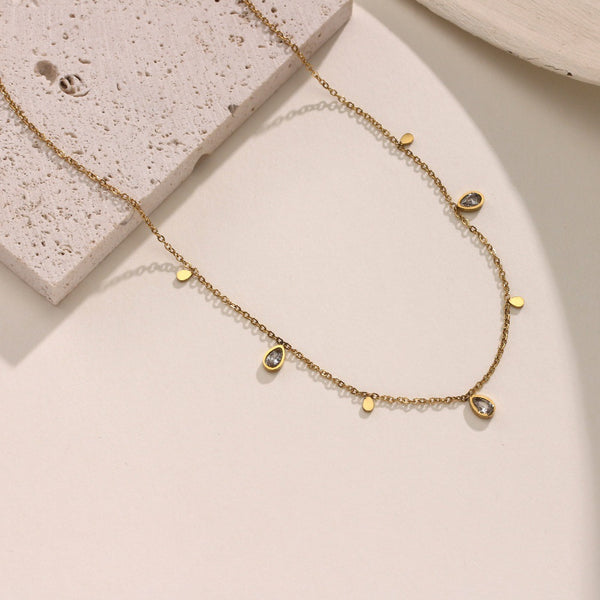 Geometric Heart Pendant Necklace — 18K Gold, Light Luxury, Minimalist Collarbone Chain