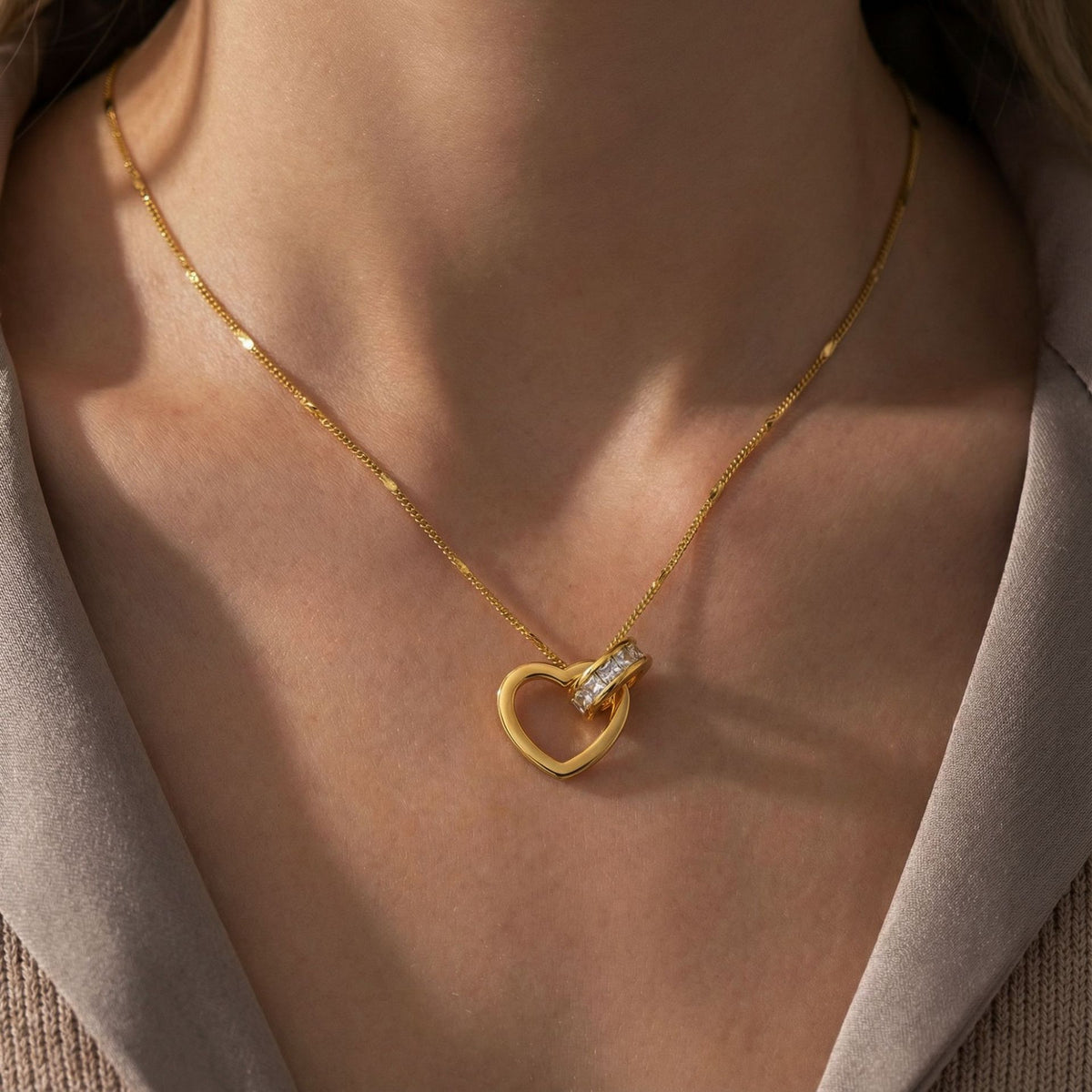 Roman Zircon Heart Pendant Necklace — 18K Gold, Light Luxury Collarbone Chain
