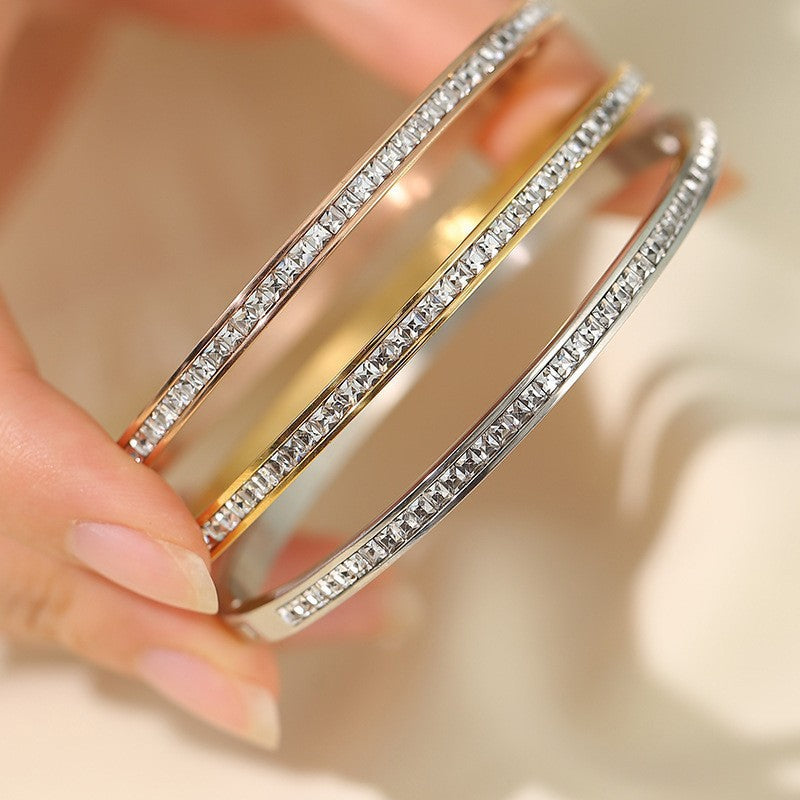Star-Dust Full-Zircon Titanium Steel Bangle — 18K Gold, Fade-Resistant