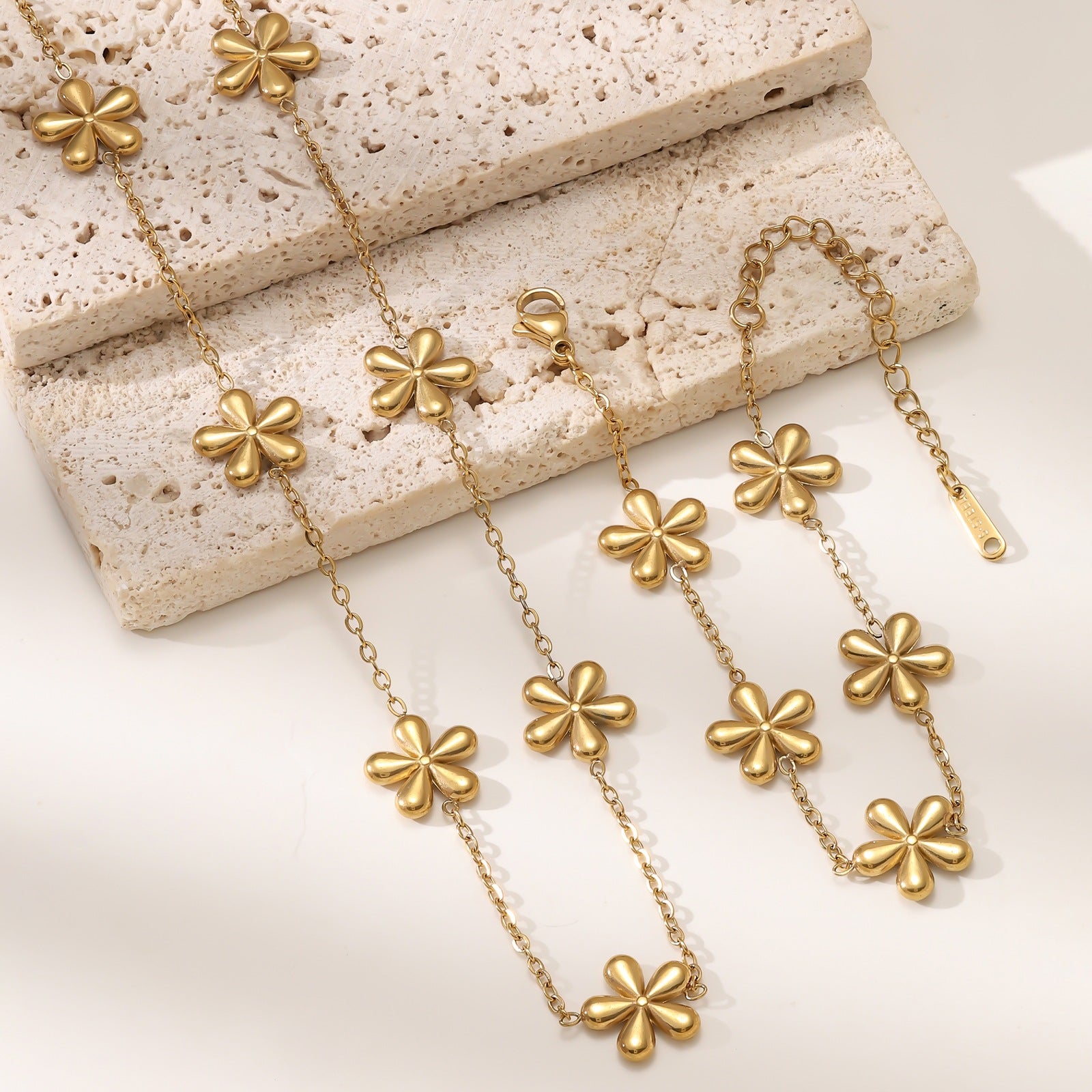 Daisy Flower Necklace & Bracelet Set — 18K Gold Plated, INS Light Luxury