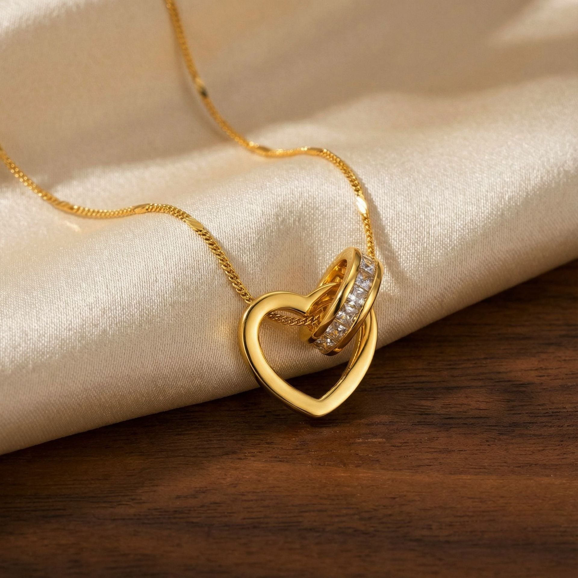 Roman Zircon Heart Pendant Necklace — 18K Gold, Light Luxury Collarbone Chain
