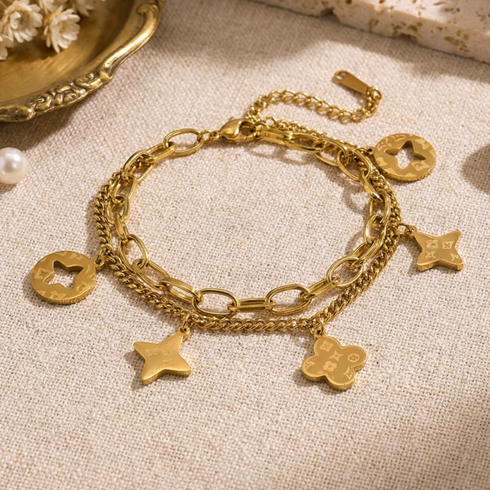 Gold Openwork Four-Leaf Clover Tassel Bracelet — Titanium Steel, 18K Gold, Light Luxury