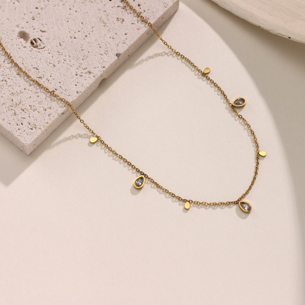 Geometric Heart Pendant Necklace — 18K Gold, Light Luxury, Minimalist Collarbone Chain