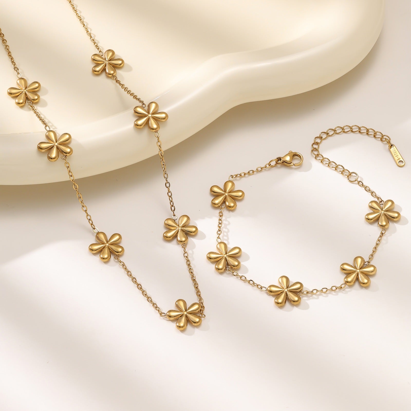 Daisy Flower Necklace & Bracelet Set — 18K Gold Plated, INS Light Luxury