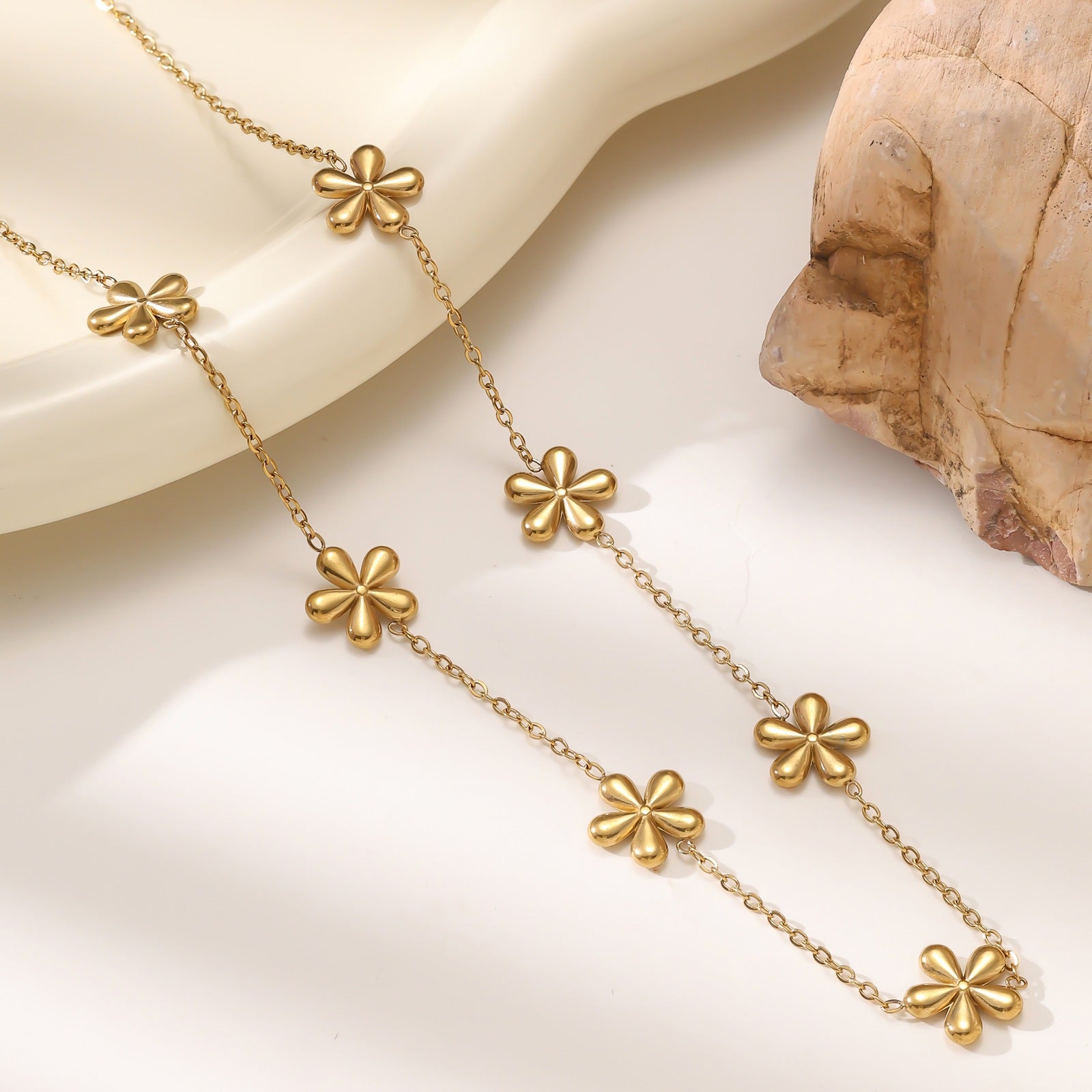 Daisy Flower Necklace & Bracelet Set — 18K Gold Plated, INS Light Luxury
