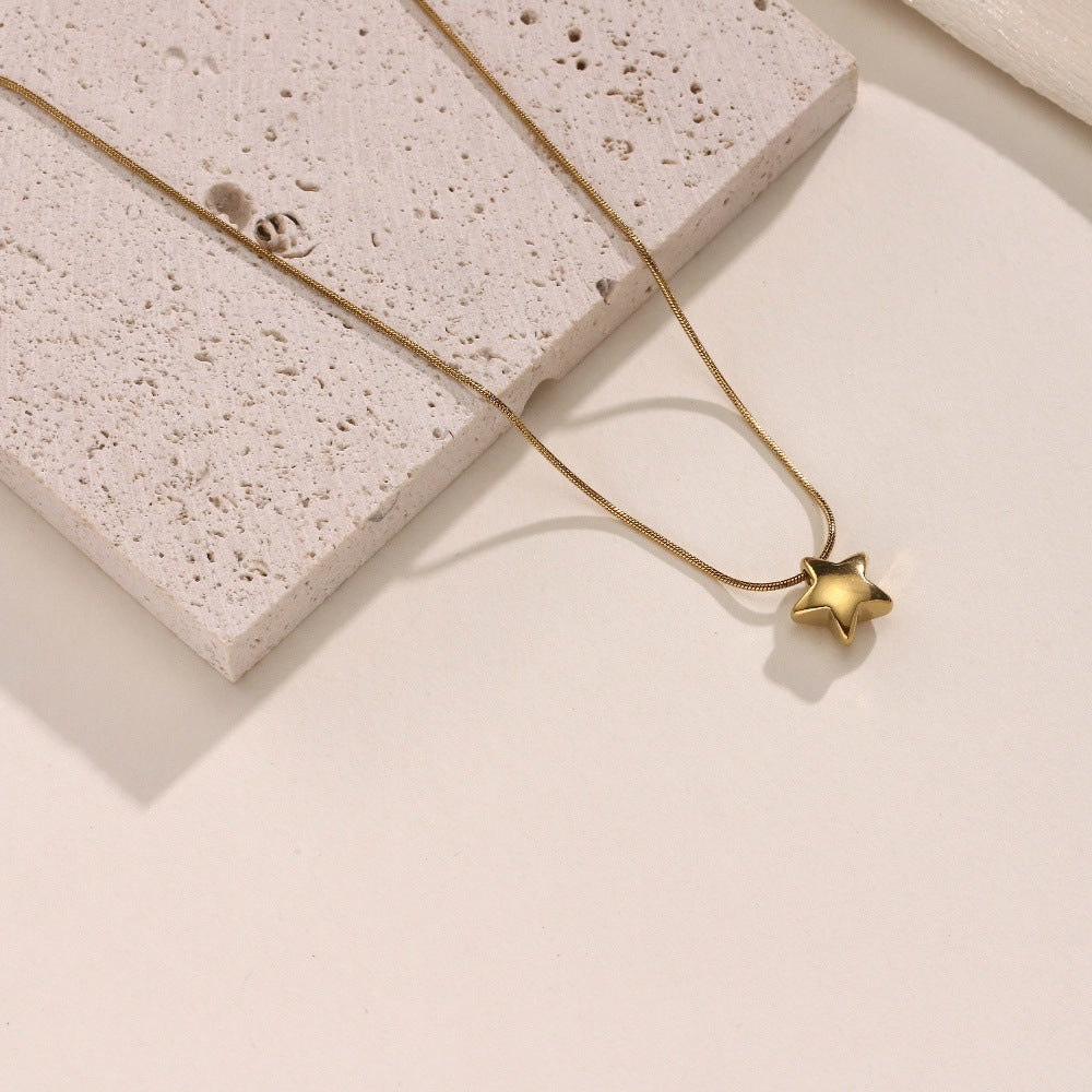 Geometric Heart Pendant Necklace — 18K Gold, Light Luxury, Minimalist Collarbone Chain
