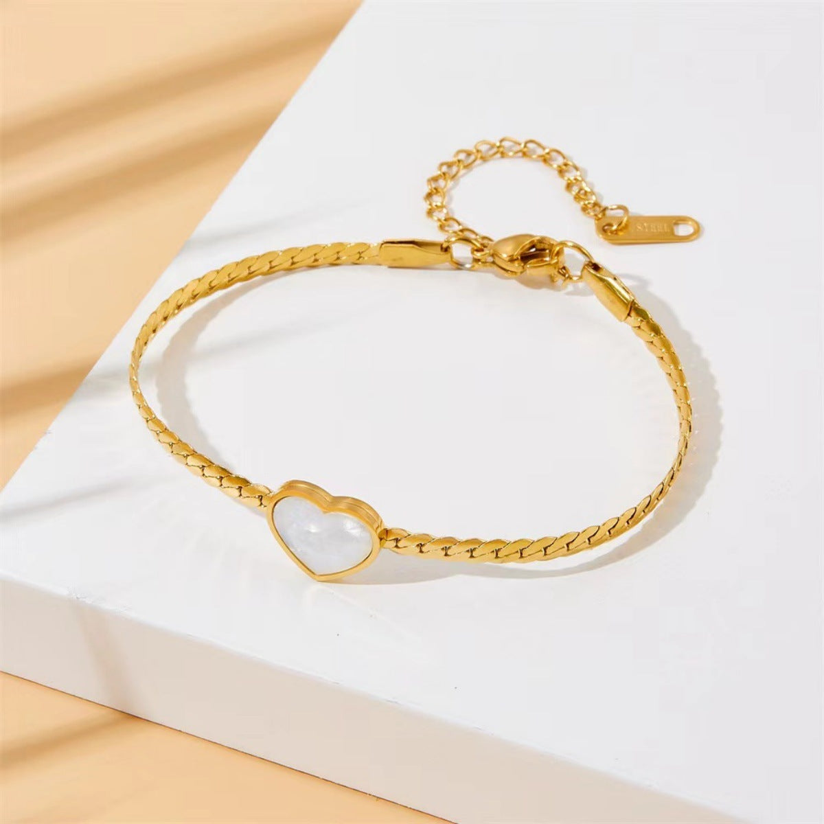Vintage Heart White Shell Bracelet — 18K Gold Plated Stainless Steel