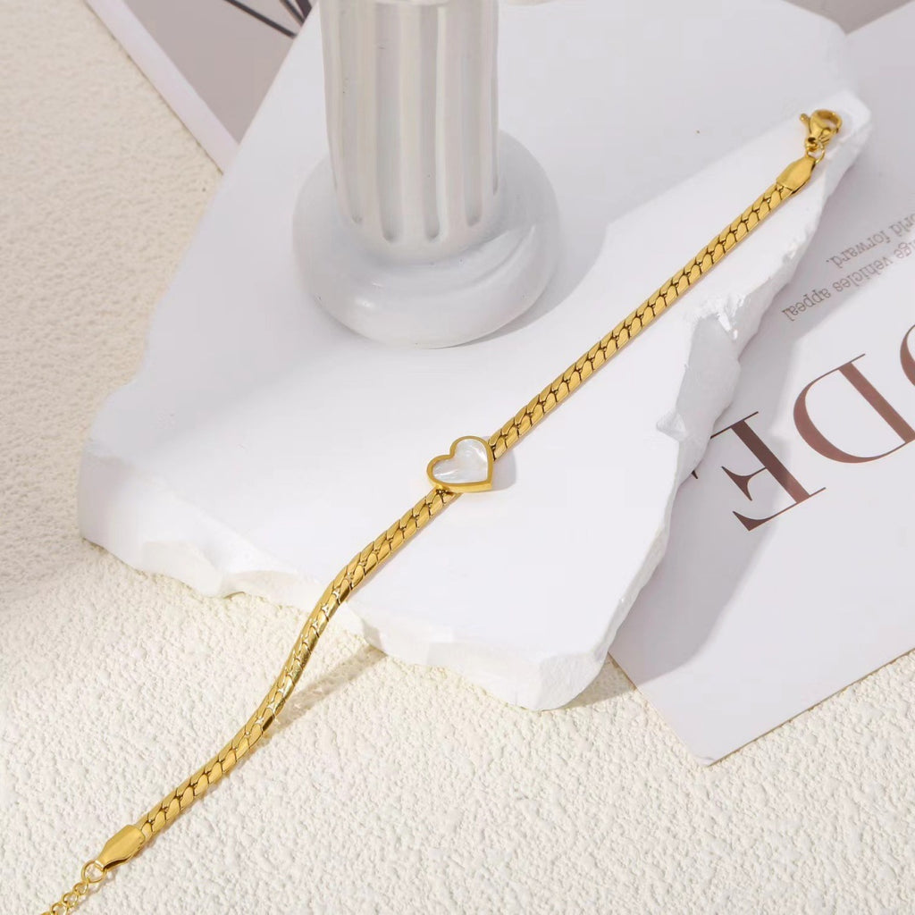 Vintage Heart White Shell Bracelet — 18K Gold Plated Stainless Steel