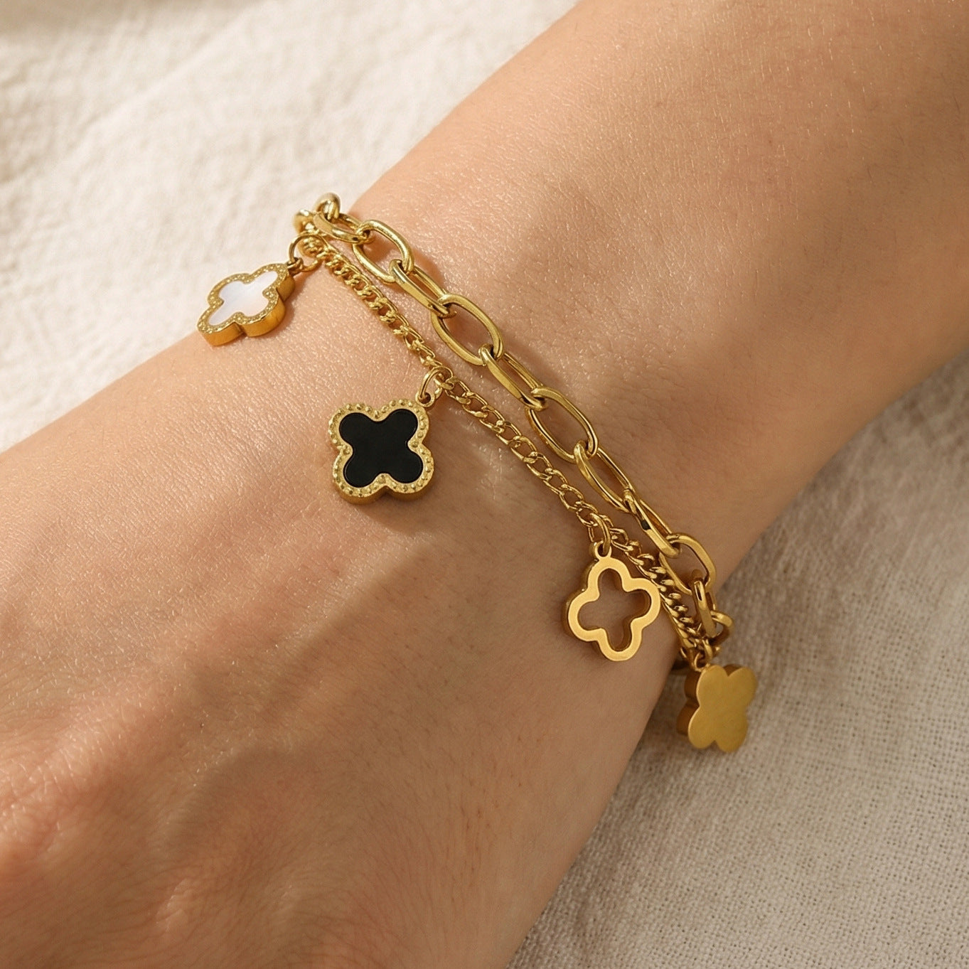 Four-Leaf Clover Bracelet — Titanium Steel Light Luxury