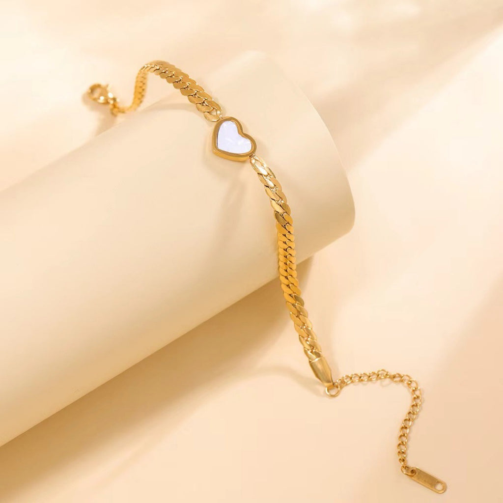 Vintage Heart White Shell Bracelet — 18K Gold Plated Stainless Steel