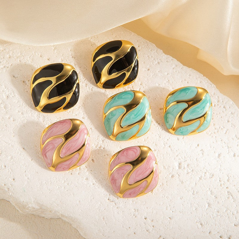 Five-Leaf Flower White Shell Bracelet — 18K Gold Plated Stainless Steel