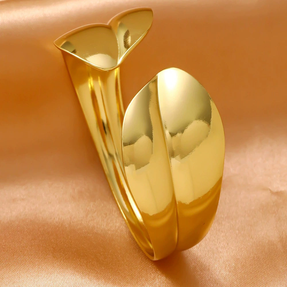 Flower Scallop Irregular Stainless Steel Open Bangle — Polished Striped Design