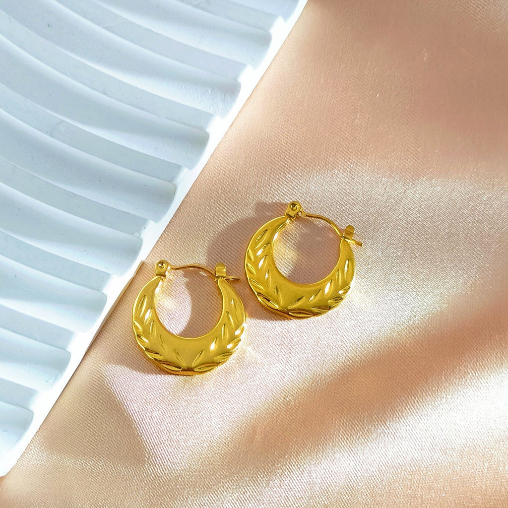 Geometric Hammered Hoop Earrings — 18K Gold Plated Stainless Steel